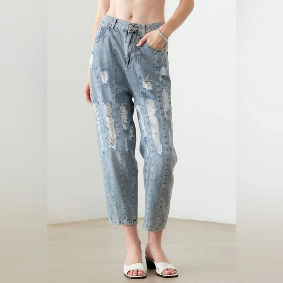 NWT-Light Blue Wash Barrel Leg High Waist Distressed Jeans - Picture 5 of 10